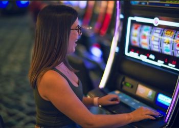When are online slot maintenance windows scheduled for updates?