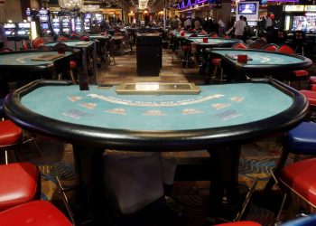 Where can you find expert tips for classic casino table games?